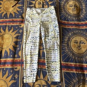 Gap Fit Compression Capris Pants For Women Color Tie Dye White/Blue Size S